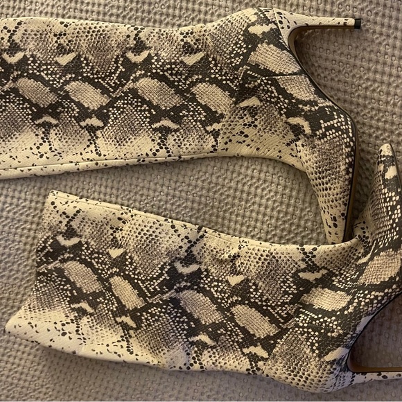 Snake print pull on tall boot - Picture 3 of 3